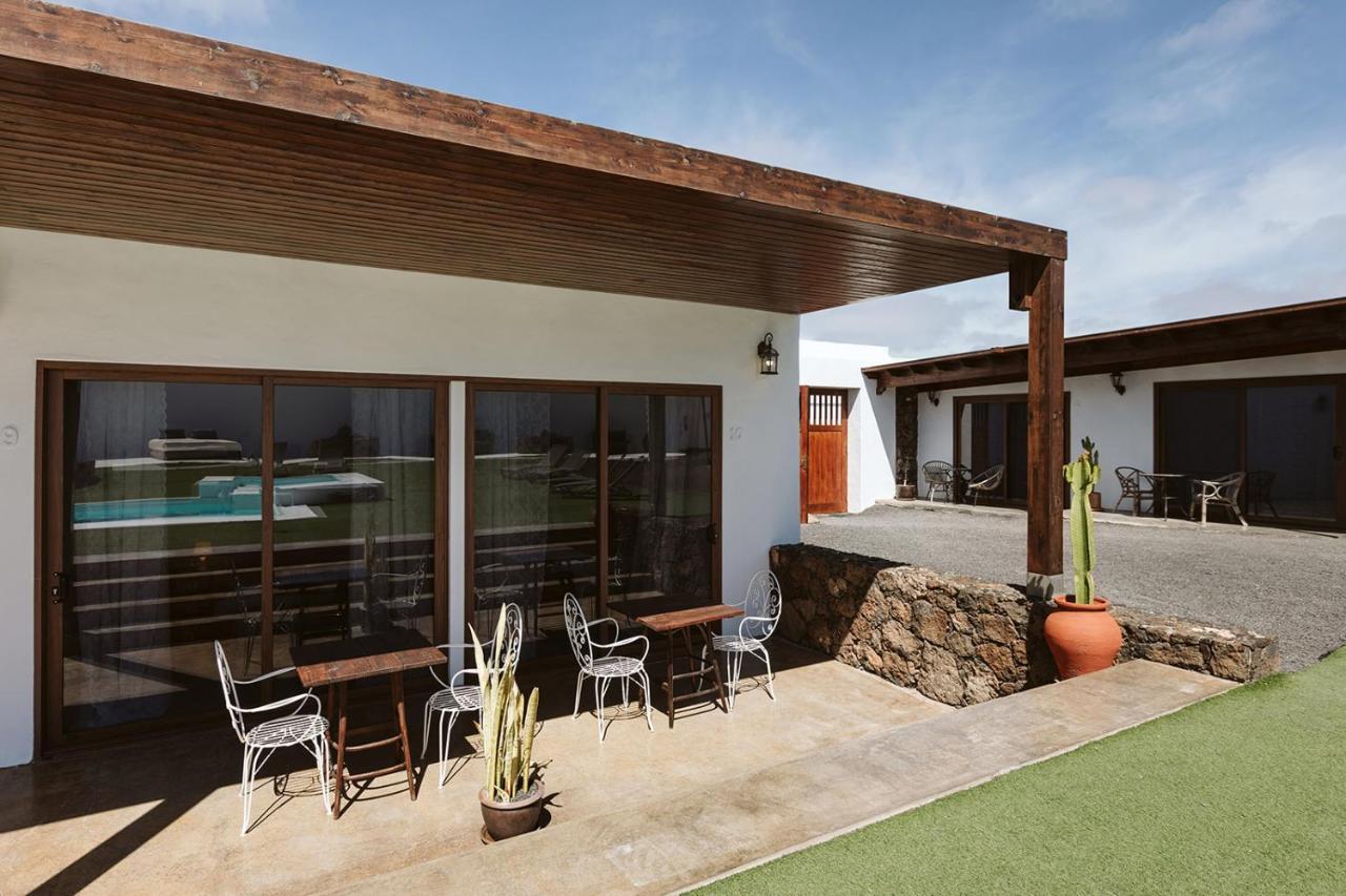 Hotelito Rural Flor De Timanfaya ตินาโค ภายนอก รูปภาพ